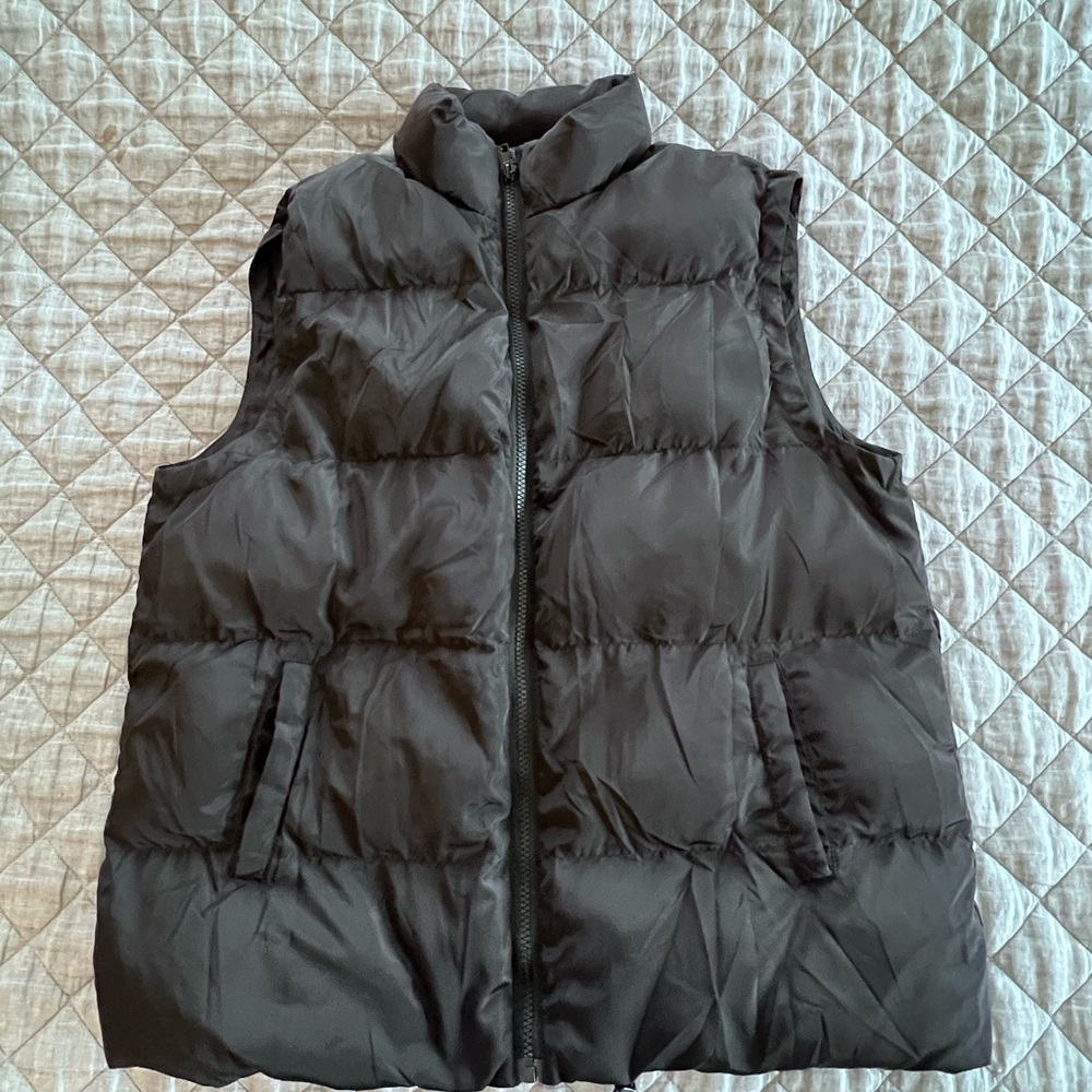 Black puffer vest